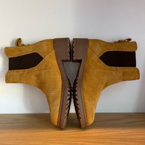 COLE HAAN
Suede Waterproof Camea Chelsea Boots Size 6.5 - Picture 3 of 5